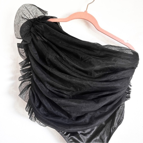NWT PrettyLittleThing Black Sheer Ruffle One Shoulder Bodysuit sz 2 - Picture 8 of 13